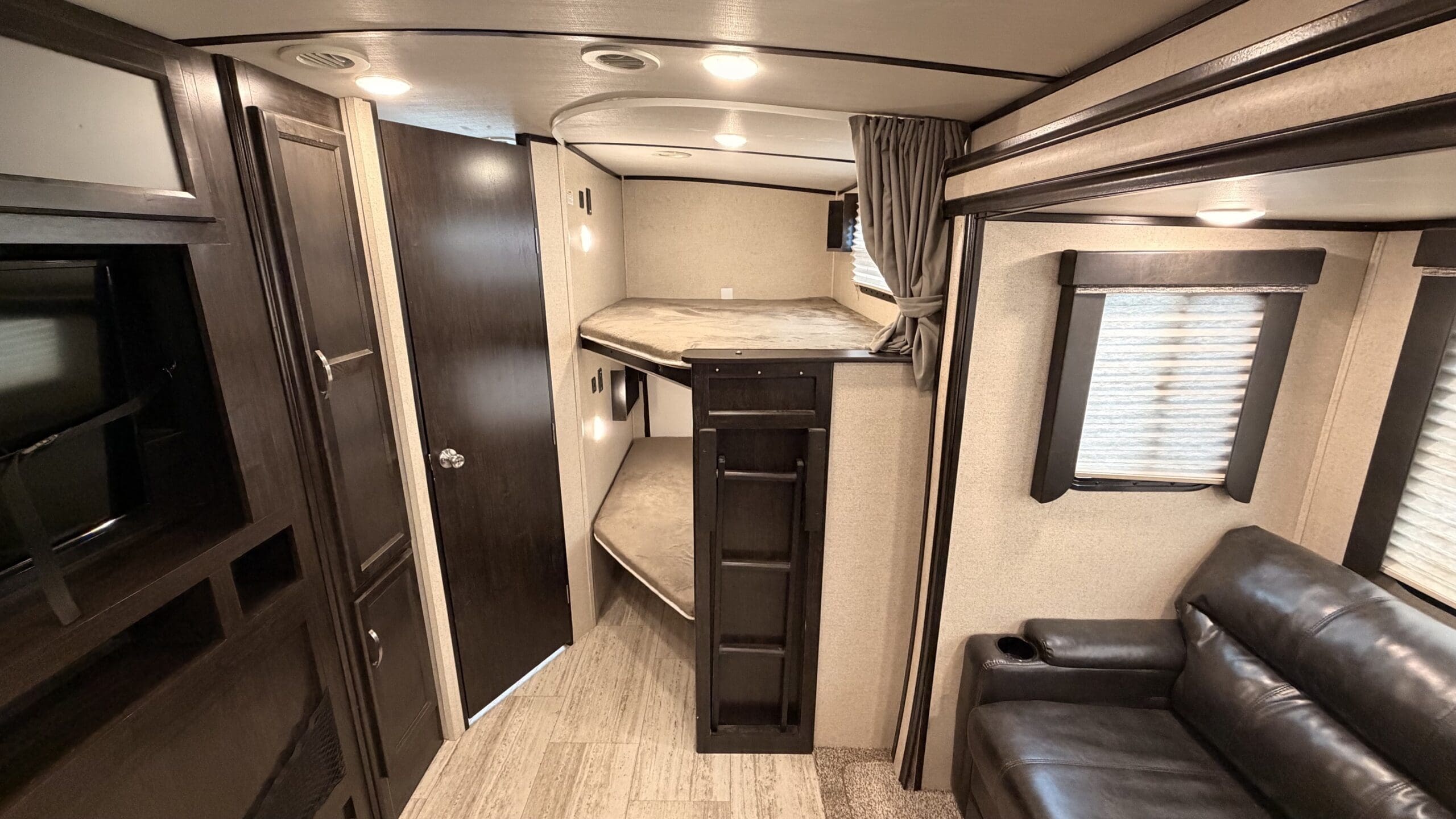 2019 NORTHERN SPIRIT 2963BH by COACHMAN - Image 16