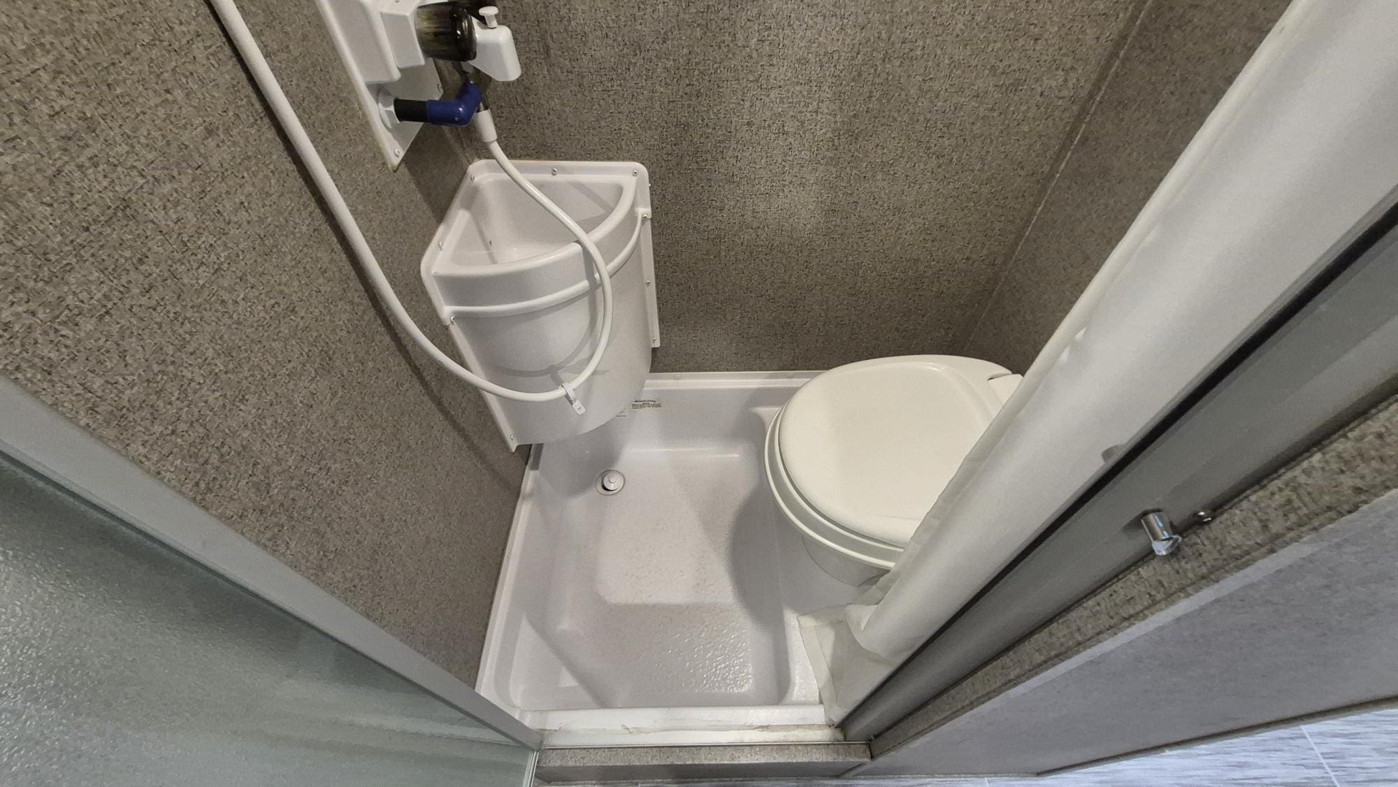 2019 GEO PRO 17RK by FOREST RIVER - Image 16