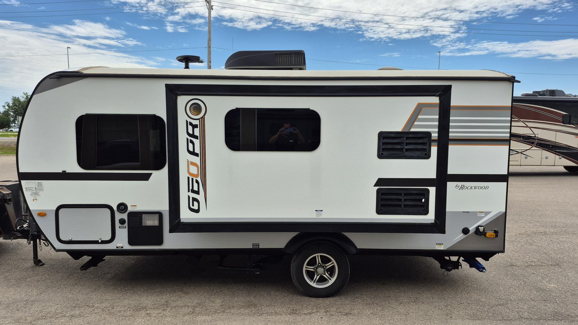 2019 GEO PRO 17RK by FOREST RIVER - Image 4