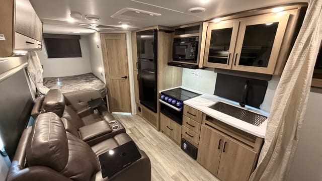 2023 IMAGINE XLS21BHE by GRAND DESIGN - Image 8