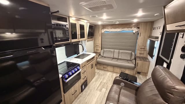 2023 IMAGINE XLS21BHE by GRAND DESIGN - Image 11