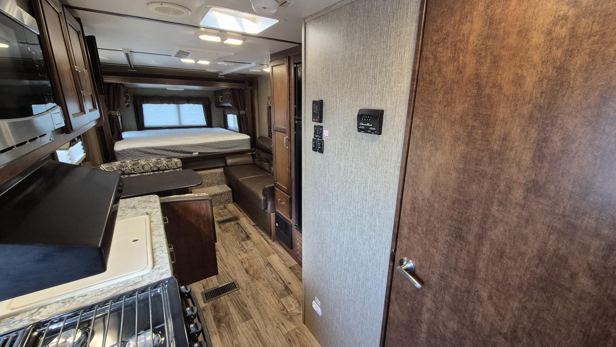 2017 OUTBACK 210URS by KEYSTONE - Image 6