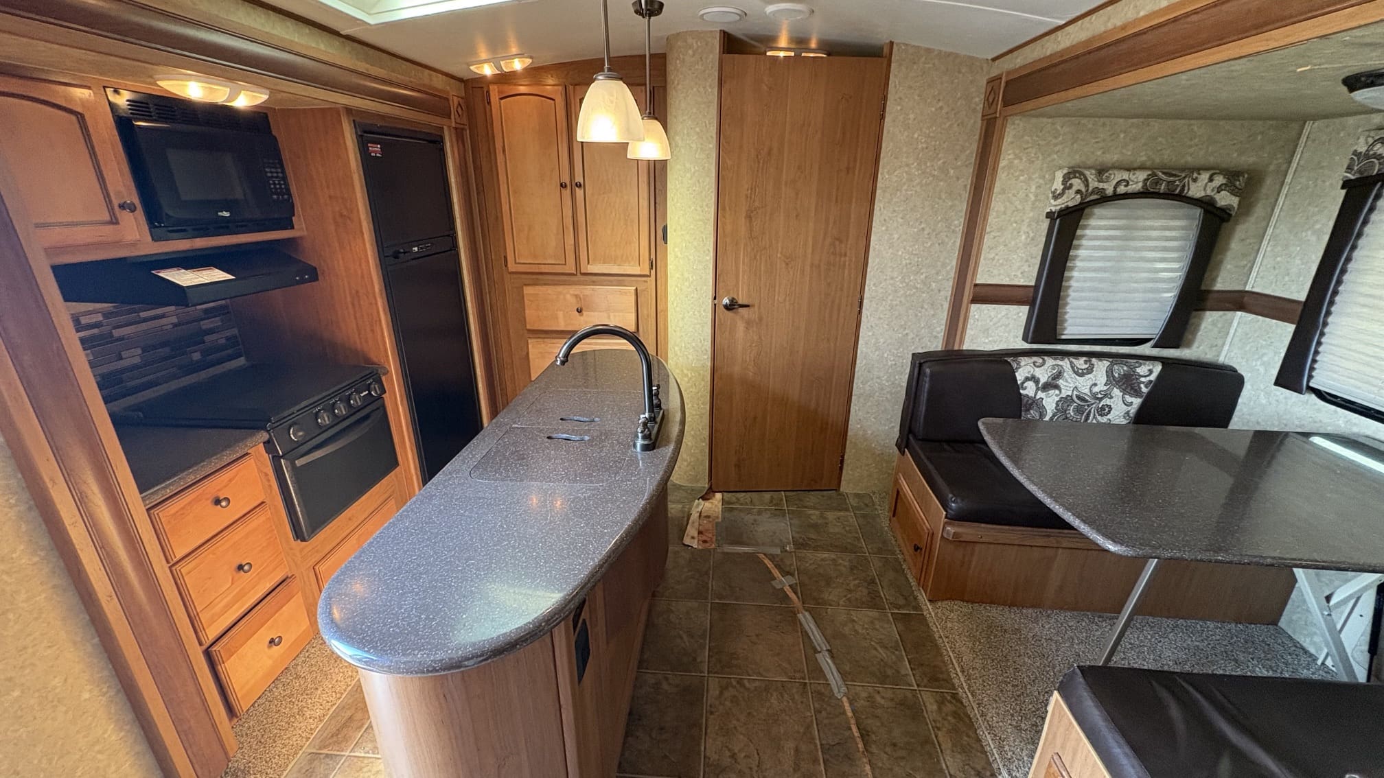 2014 SUNSET TRAIL 33BD by HEARTLAND - Image 11