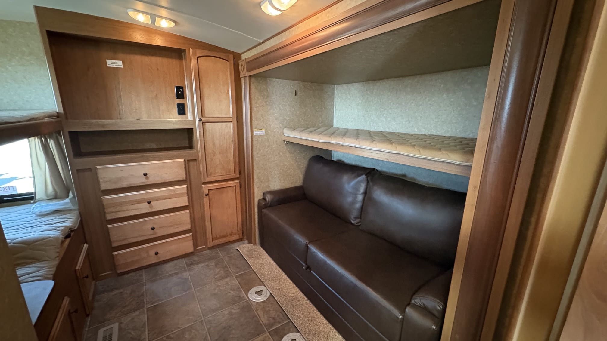 2014 SUNSET TRAIL 33BD by HEARTLAND - Image 16
