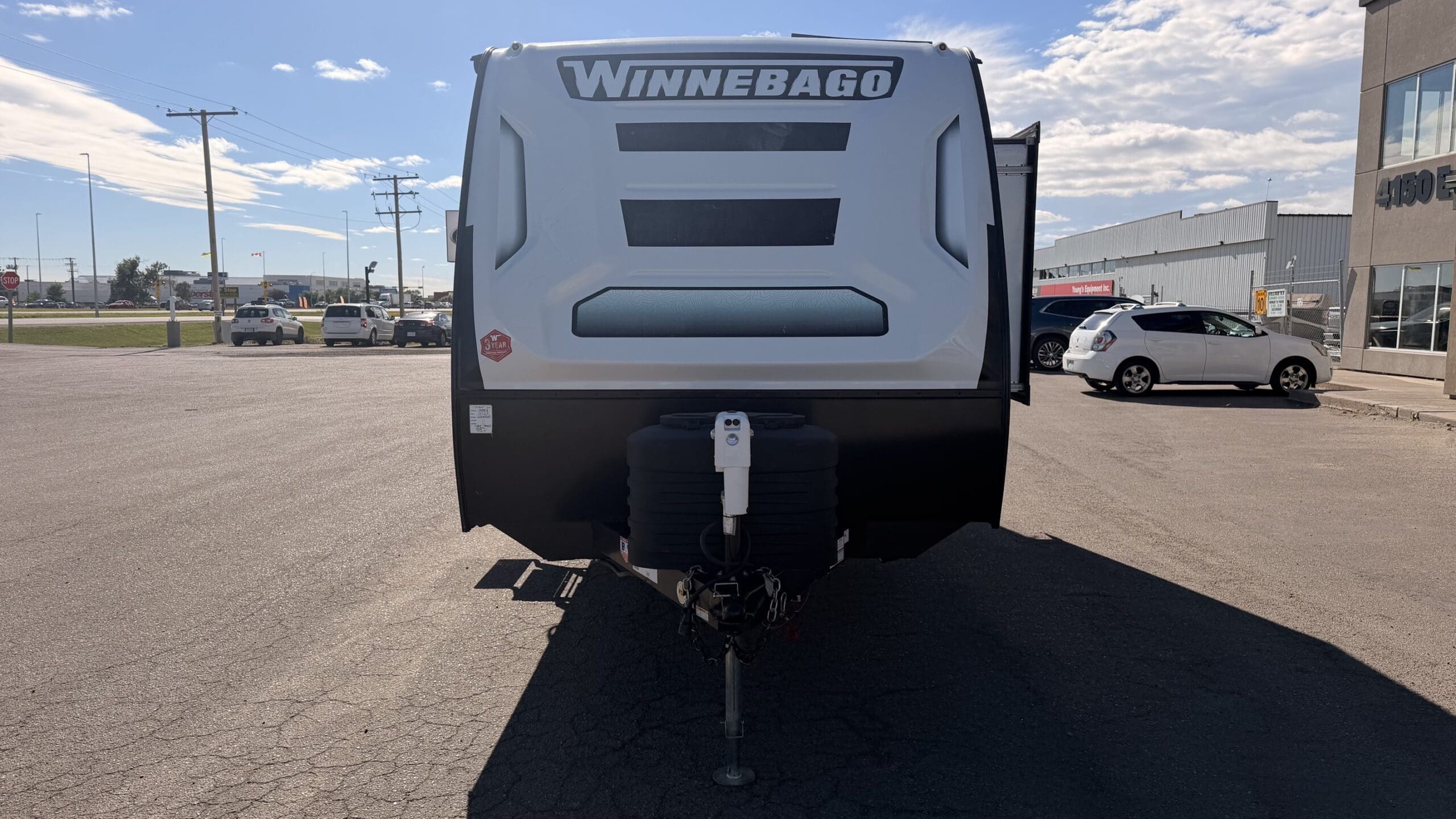 2023 MINNIE WINNIE 2306BHS by WINNEBAGO - Image 3