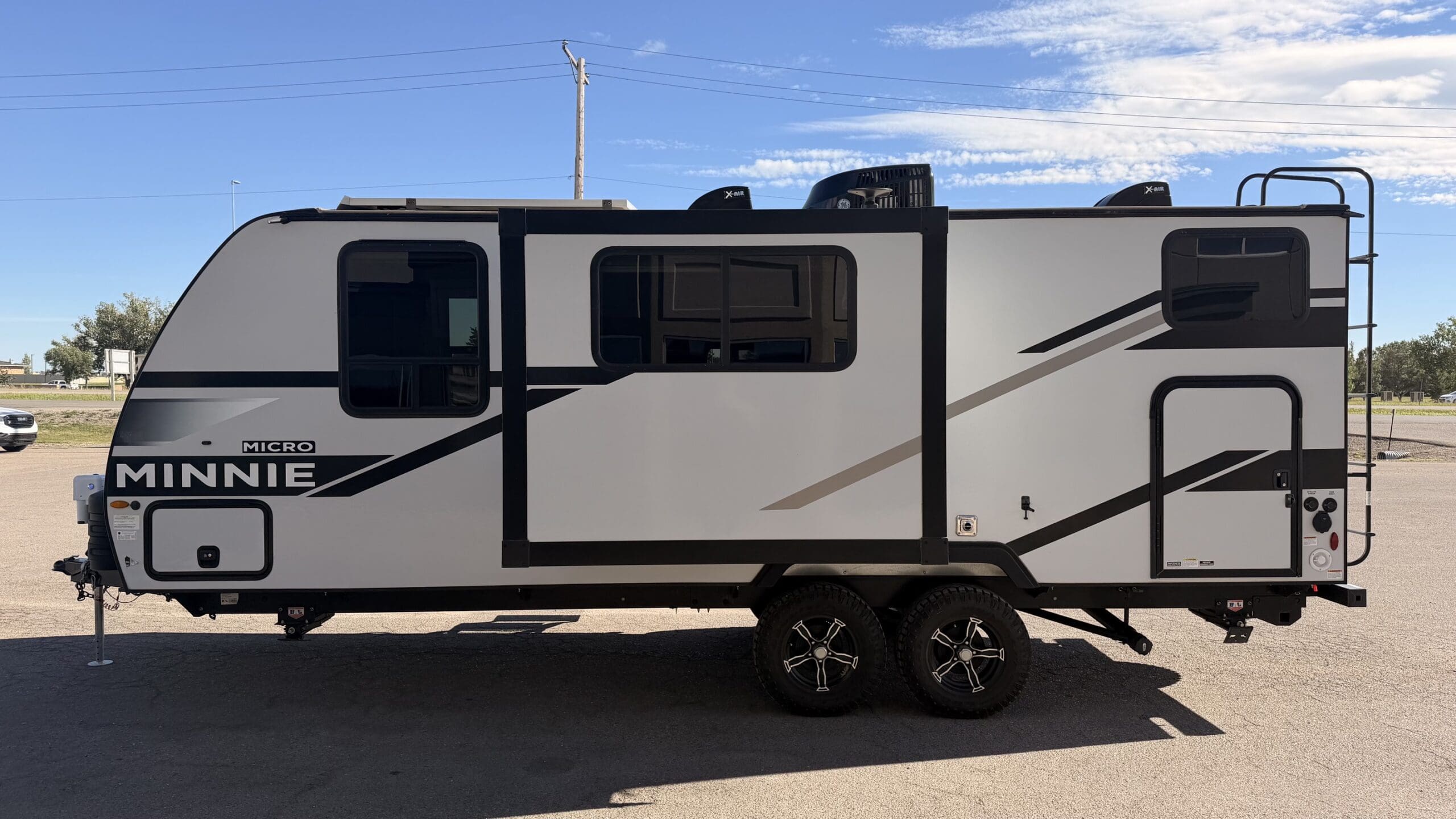 2023 MINNIE WINNIE 2306BHS by WINNEBAGO - Image 4