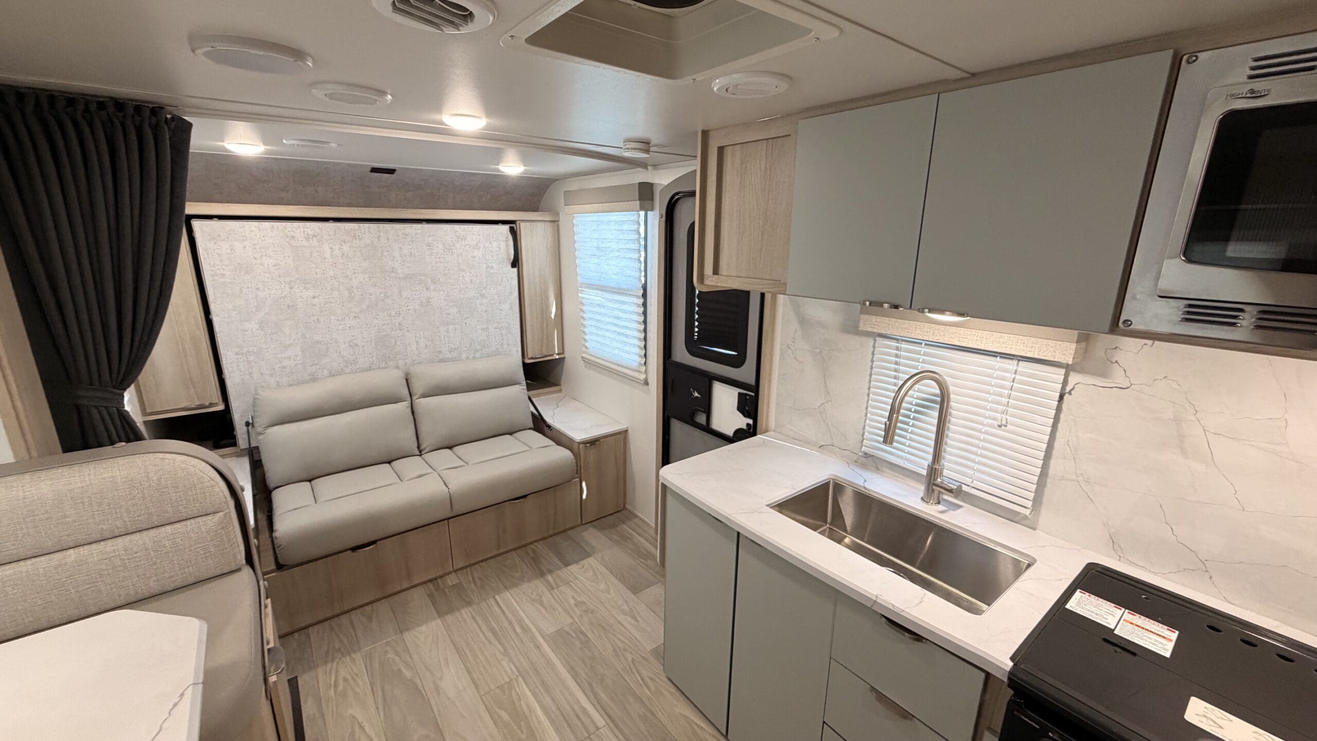 2023 MINNIE WINNIE 2306BHS by WINNEBAGO - Image 14