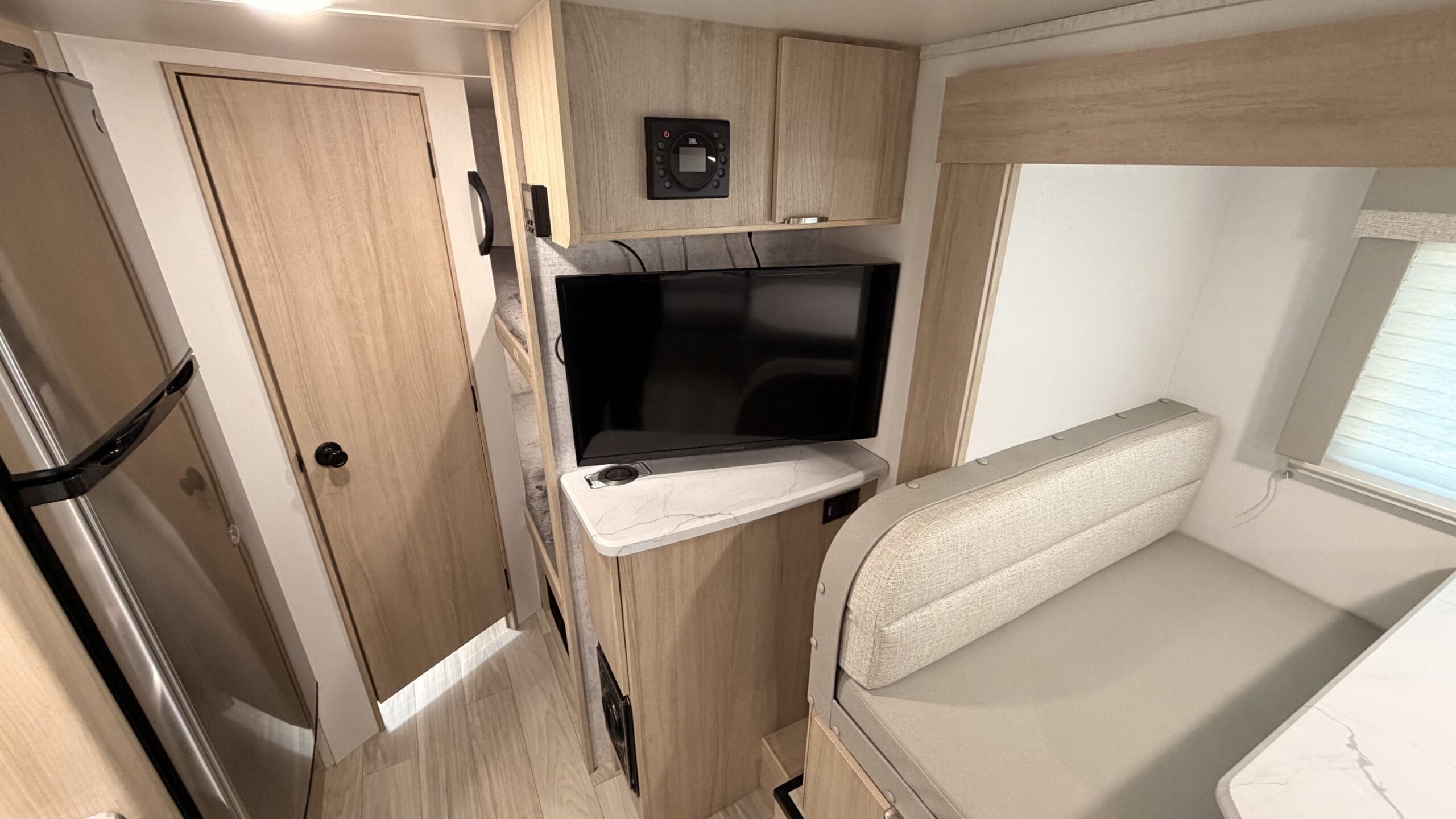 2023 MINNIE WINNIE 2306BHS by WINNEBAGO - Image 18