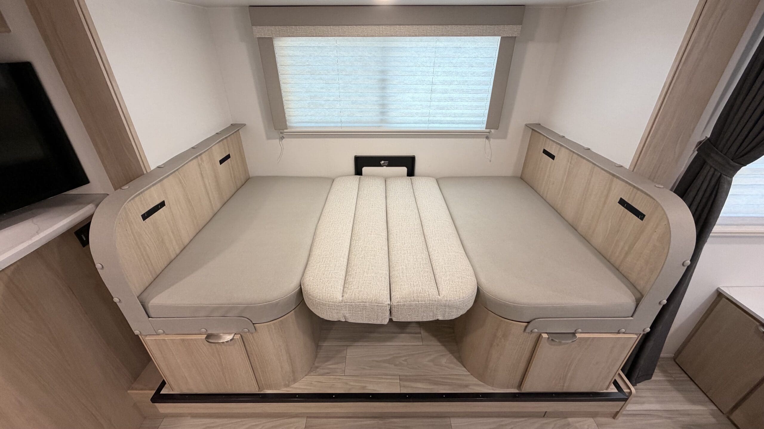2023 MINNIE WINNIE 2306BHS by WINNEBAGO - Image 28