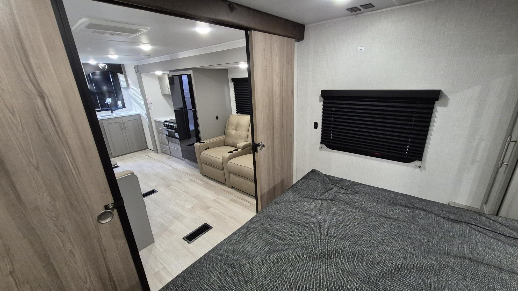 2027 HIDEOUT 234MLS by KEYSTONE - Image 19
