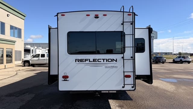 2021 REFLECTION 337RL by GRAND DESIGN - Image 5
