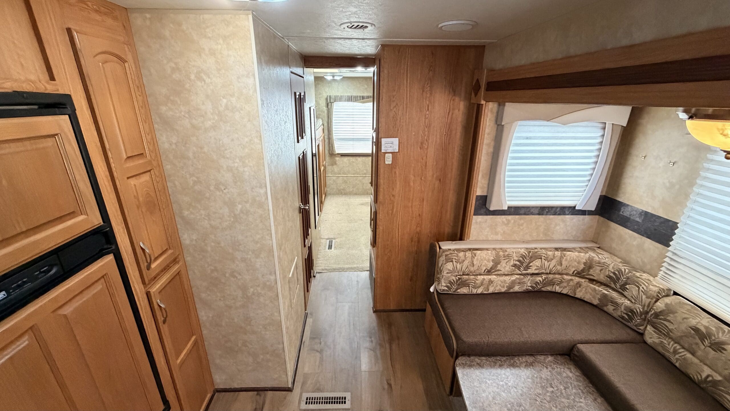 2010 JAYFLIGHT 32BHDS by JAYCO - Image 12