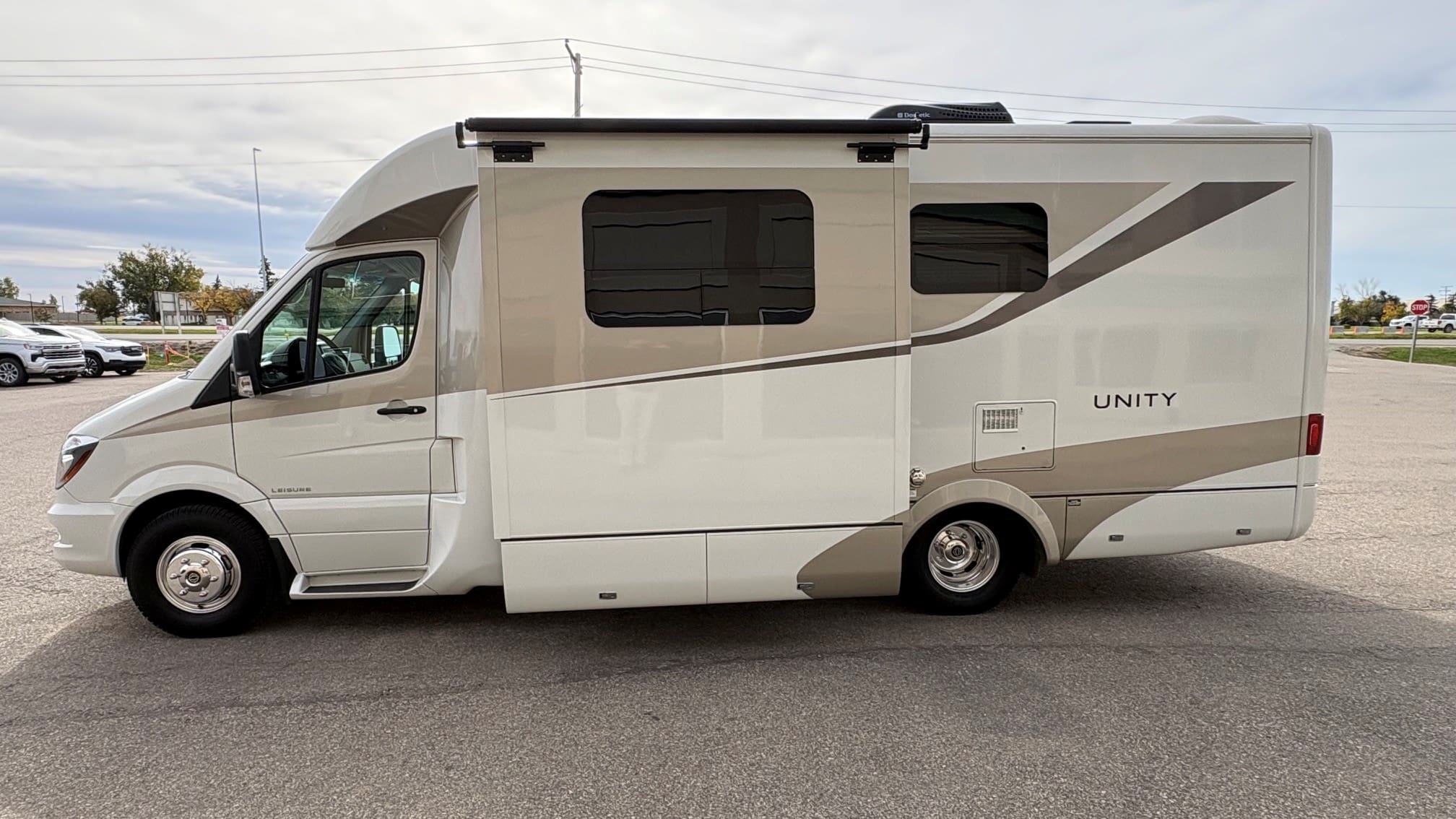 2016 UNITY U24MB by TRIPLE E CANADA - Image 2