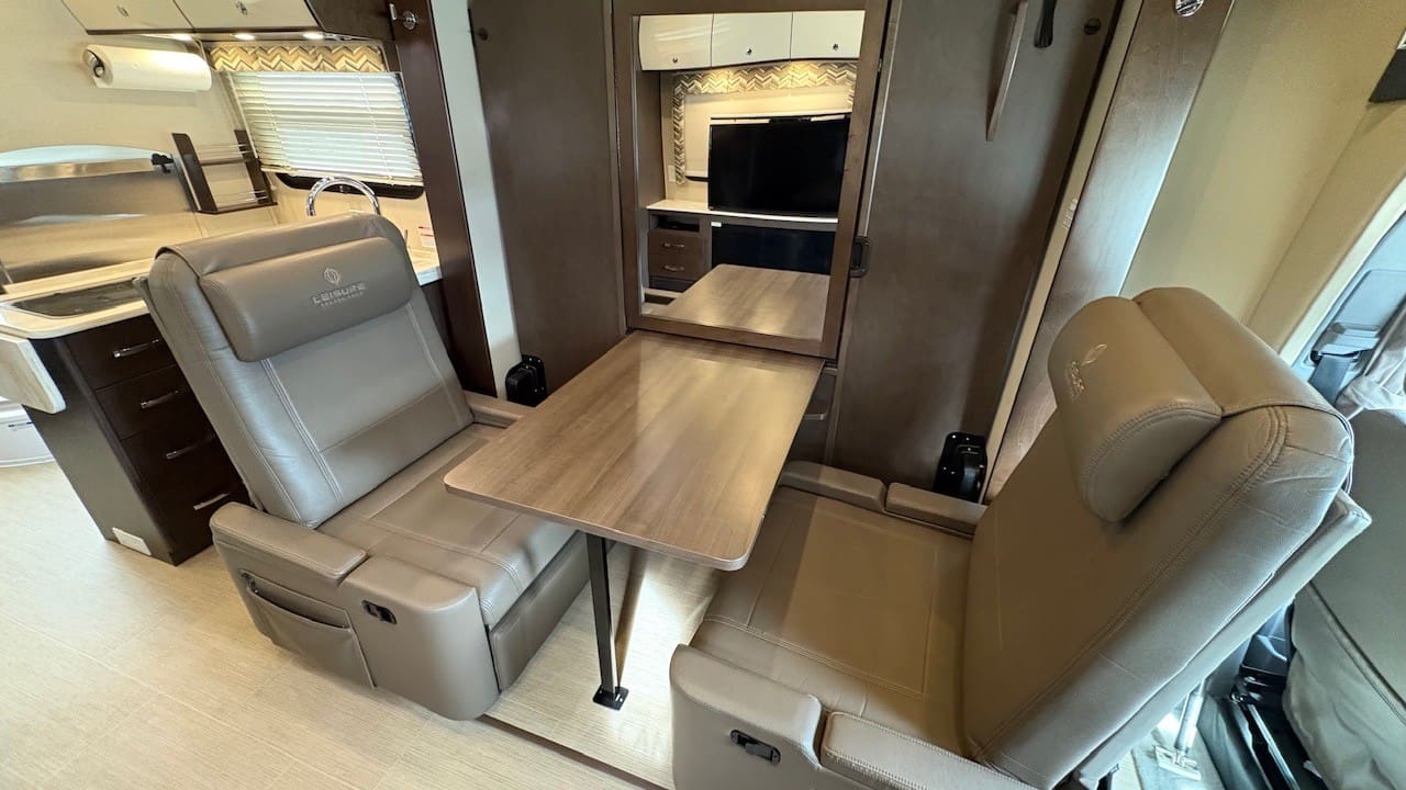 2016 UNITY U24MB by TRIPLE E CANADA - Image 14