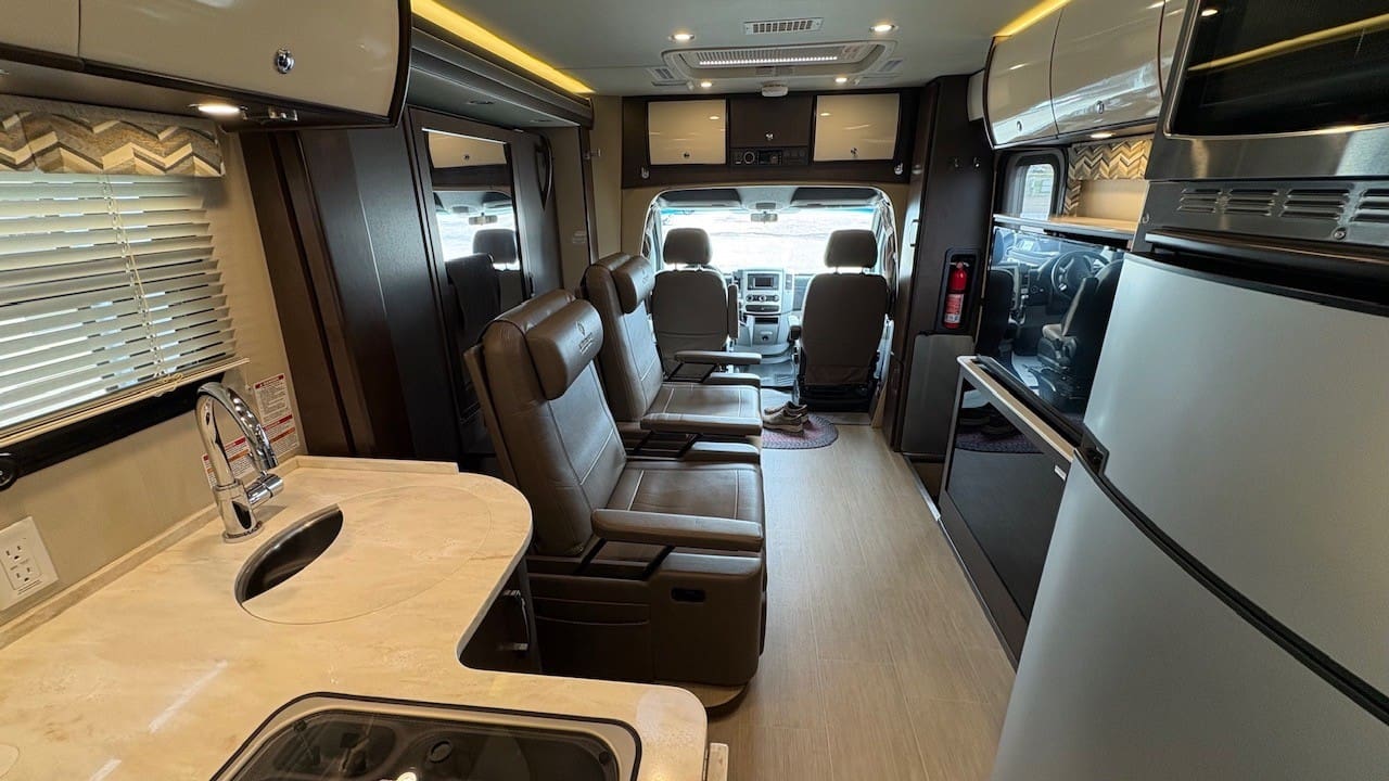 2016 UNITY U24MB by TRIPLE E CANADA - Image 15